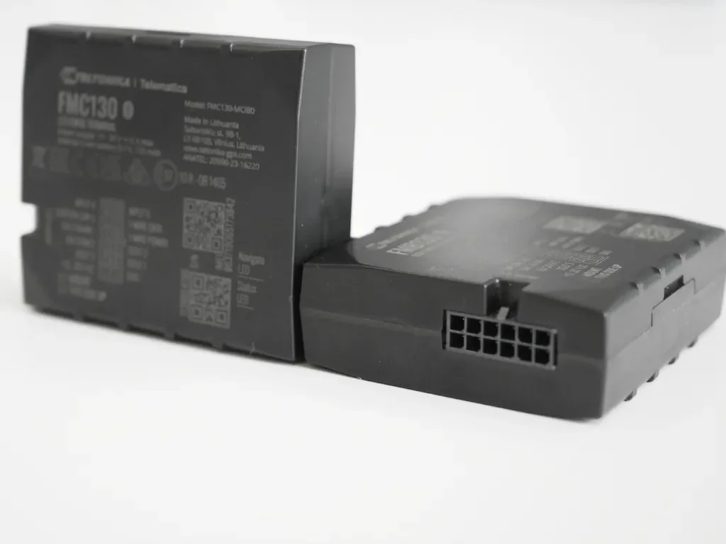 Teltonika FMC130 4G conector de 12 pines